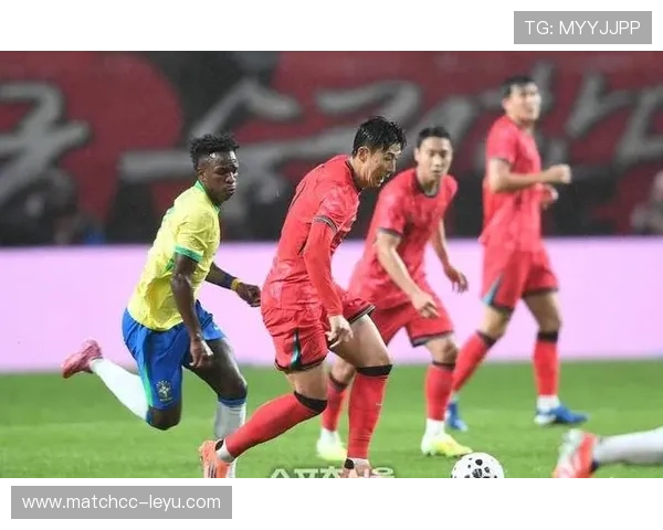 朴智星批评洪明甫执教表现：韩国队0-5惨败巴西，战术配置引发质疑